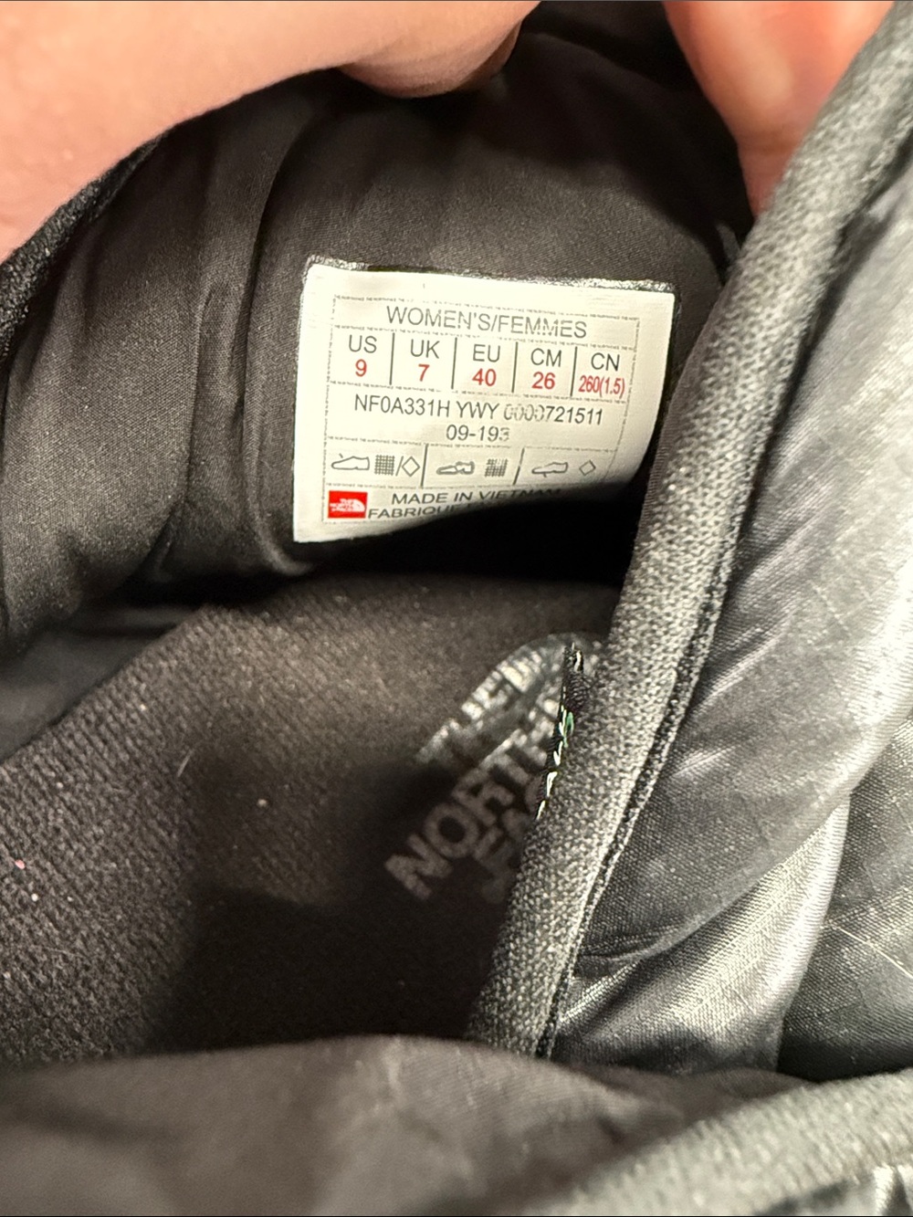 The North Face Slippers Wm 9 Black Quilted Thermoball Insulated Slip-On Booties - Picture 7 of 10